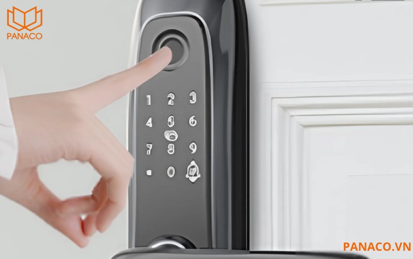 Cảm biến vân tay của Ezviz CS-L2-11FCP-A0 được tích hợp với khả năng nhận diện góc 360 độ giúp thao tác mở cửa trở nên nhanh nhạy và không yêu cầu phải đặt tay theo một chiều cố định