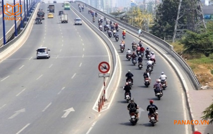 Camera được thiết kế với khả năng giám sát đồng thời hai làn đường