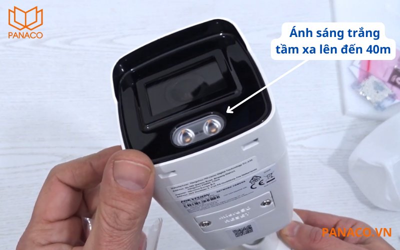 Camera hikvision DS-2CD2027G2-LU có đèn hỗ trợ ánh sáng trắng