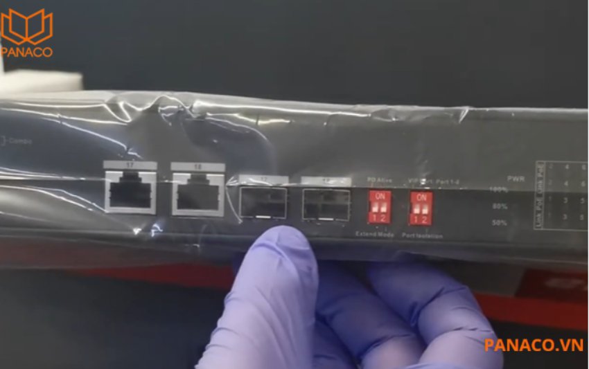 DH-PFS3218-16ET-135 trang bị 2 cổng uplink đặc biệt