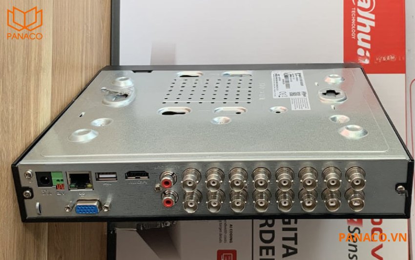 DH-XVR4116HS-I được chế tạo với lớp vỏ sắt chắc chắn. Thiết bị cũng được trang bị thêm nút reset cứng ngay trên mainboard, dễ dàng khôi phục cài đặt gốc