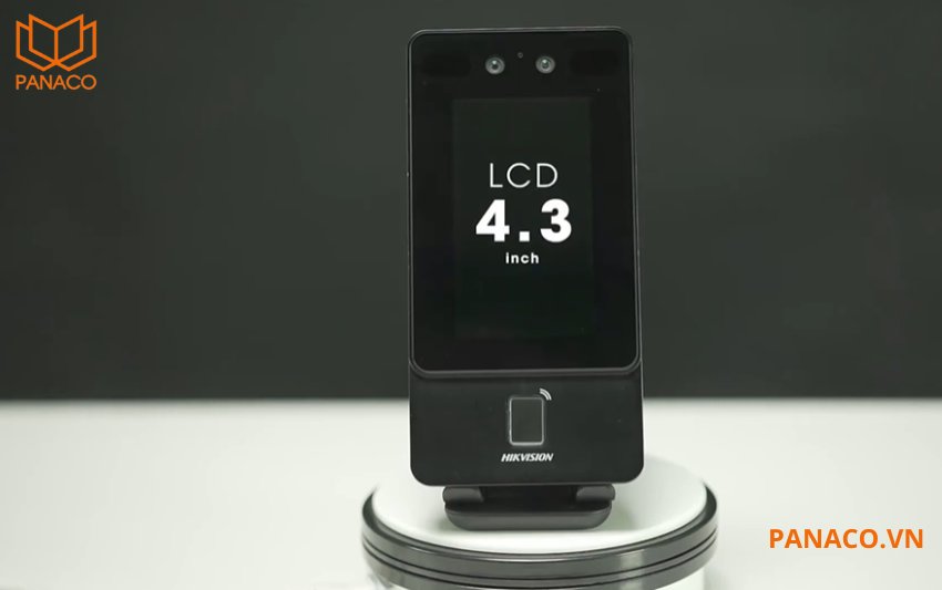 DS-K1T342MFWX được trang bị màn hình LCD kích thước 4.3 inch