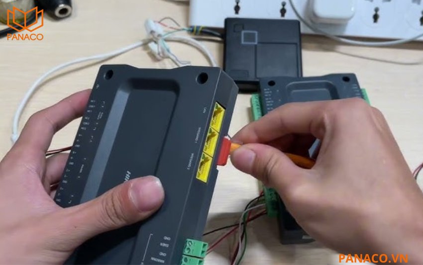 DS-K2M0016A sử dụng giao thức RS-485