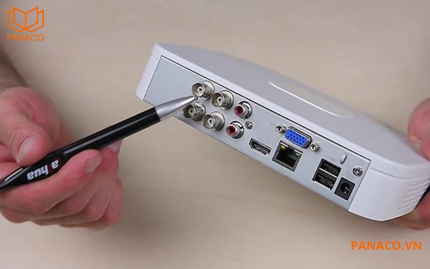 DH-XVR4104C-I hỗ trợ đàm thoại hai chiều nhờ cổng audio vào và ra được tích hợp sẵn trên thiết bị. 