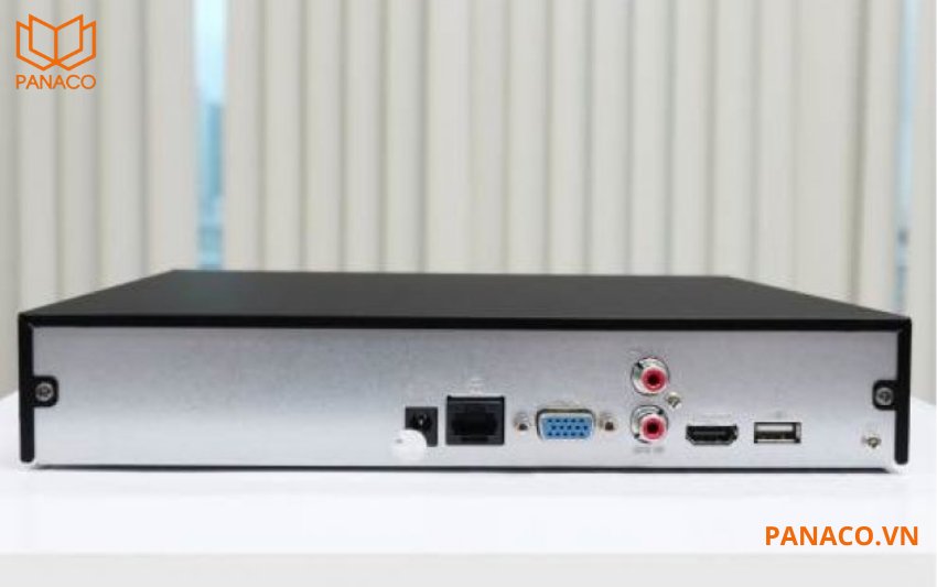 KX-A8124N2-VN trang bị 1 cổng âm thanh vào và 1 cổng âm thanh ra