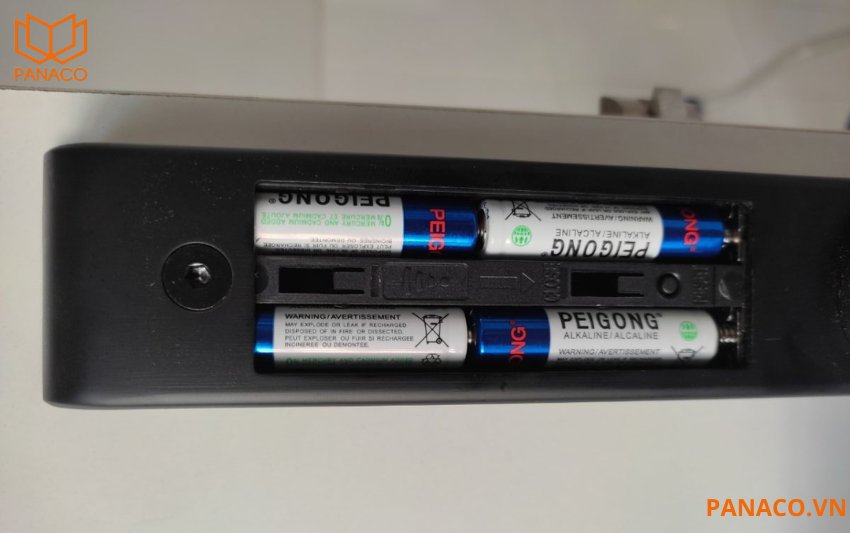 Khóa được thiết kế với nguồn cung cấp từ 4 pin AA 6VR6.A4
