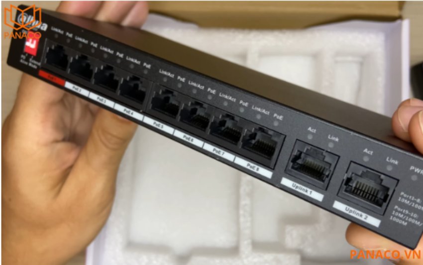Switch Dahua DH-PFS3010-8ET-96  có kích thước và trọng lượng rất nhỏ gọn có thể cầm nắm dễ dàng