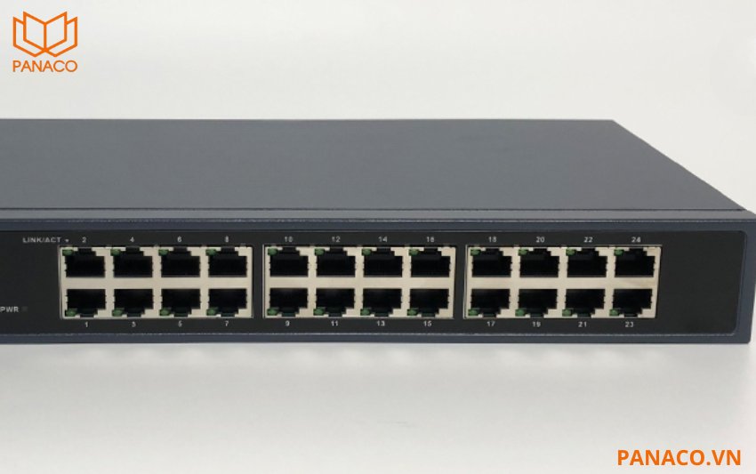 DS-3E0524-E(B) trang bị 2 cổng uplink, giúp kết nối với các thiết bị khác như router hoặc switch trung tâm