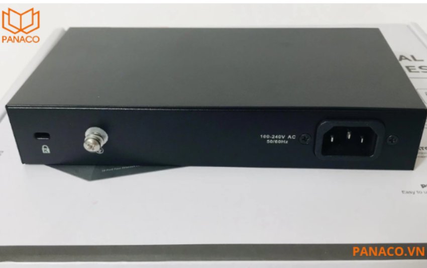 DH-PFS3006-4ET-36 sử dụng nguồn Adapter với dải điện áp từ AC100–AC240V