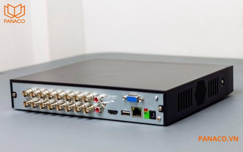 DH-XVR4116HS-I trang bị đầy đủ các cổng giao tiếp như USB 2.0, cổng mạng RJ45, cổng RS485 và cổng audio vào/ra