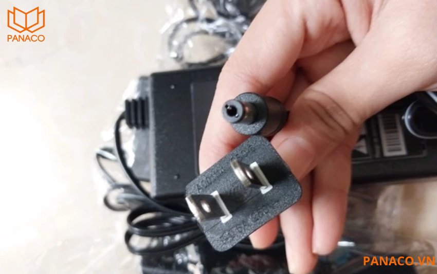 Nguồn sử dụng cho đầu ghi 12V/6A sử dụng đầu cắm AC chuẩn Hoa Kỳ