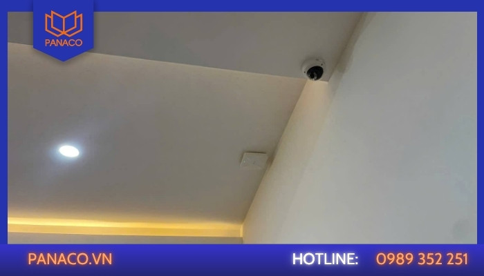 Camera tại quầy thu ngân được bố trí đủ nhìn thấy toàn bộ khu vực giao dịch