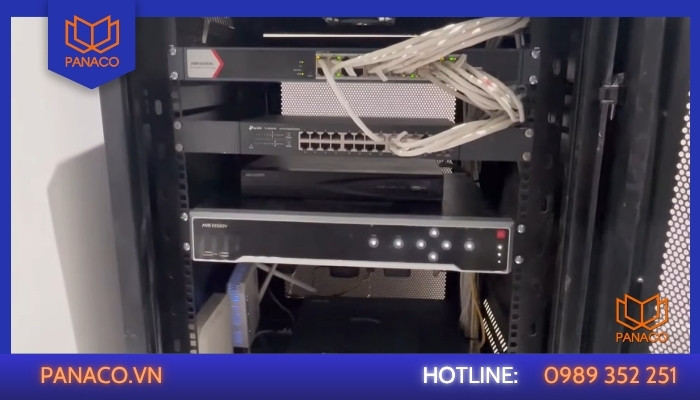 Gom toàn bộ về đầu ghi hình IP luồn trong tủ rack bảo mật