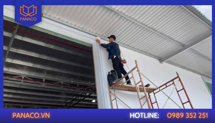 Lắp camera bullet tại cửa kho hàng công ty Webest Interlining quận 7