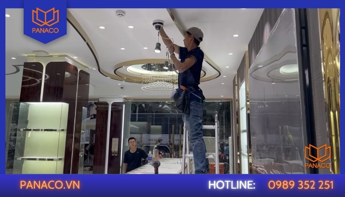 Lắp camera nhìn rõ từng chi tiết nhỏ tại tủ trưng bày