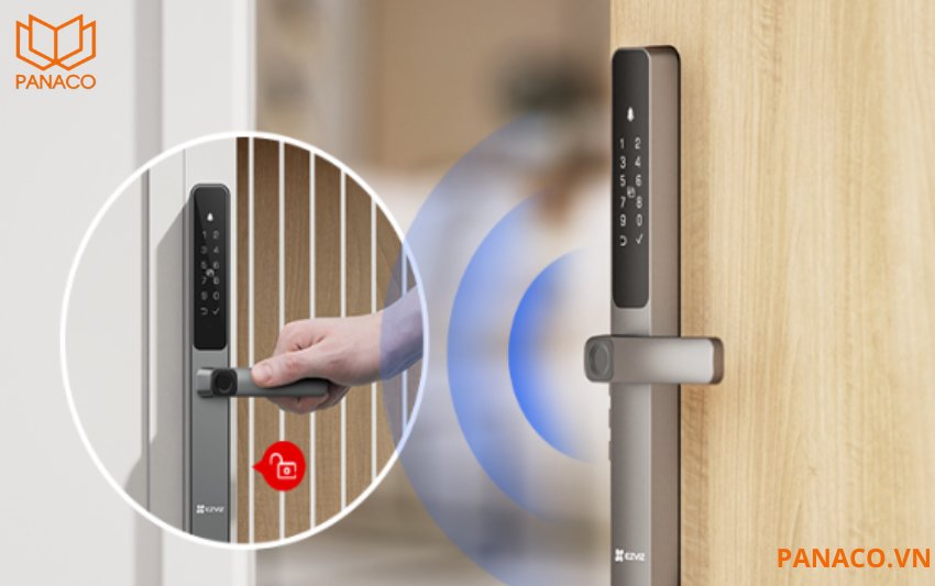 Chỉ cần một lần chạm nhẹ, khóa Ezviz DL06 Pro sẽ mở cửa trong chưa đầy 0.1 giây