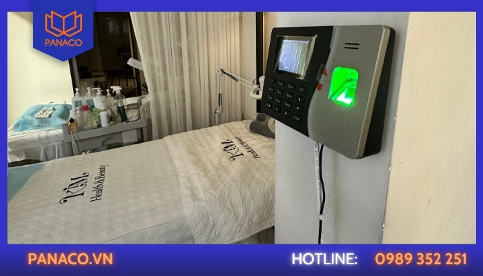 Lắp máy chấm công tại Nha khoa Trí Huy – Tân Bình