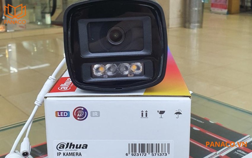 DH-IPC-HFW1239TL1-A-IL hỗ trợ ánh sáng kép thông minh với tầm xa lên tới 30 mét
