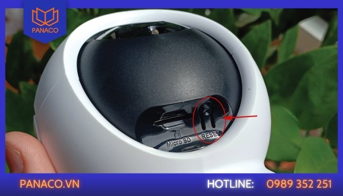 Nhấn giữ nút reset 5–10 giây để khôi phục cài đặt gốc