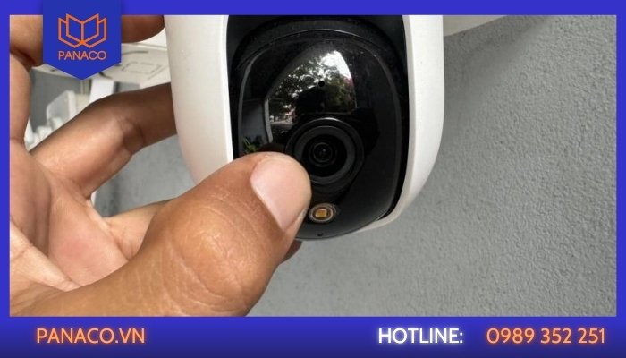 Vì sao mắt camera Ezviz bị mờ?