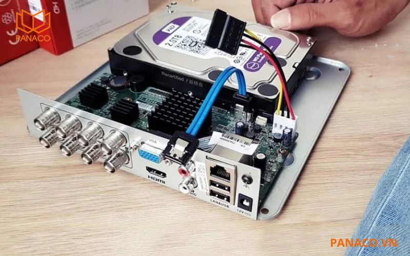 WD33PURZ sở hữu kích thước tiêu chuẩn 3.5 inch vừa vặn với hầu hết các khay ổ của đầu ghi