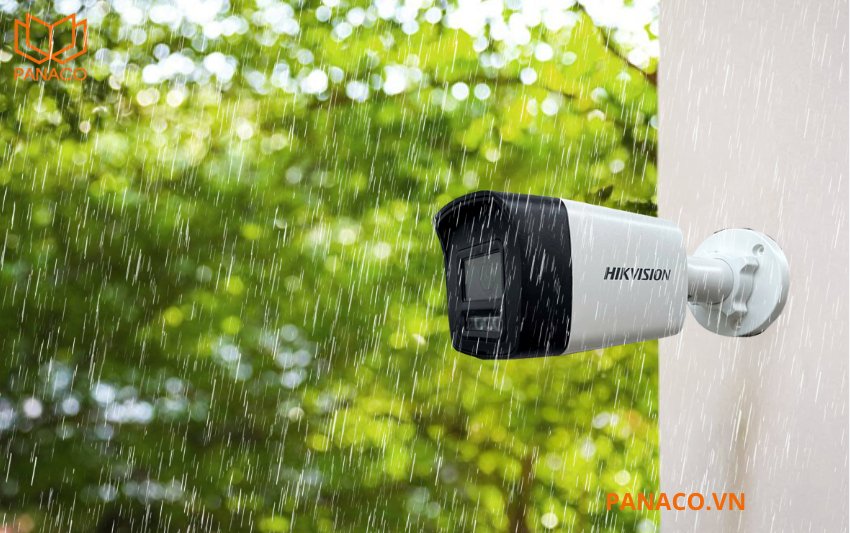 DS-2CD1021G1-I được thiết kế với vỏ bảo vệ đạt chuẩn IP67, cho phép hoạt động ổn định trong mọi điều kiện thời tiết