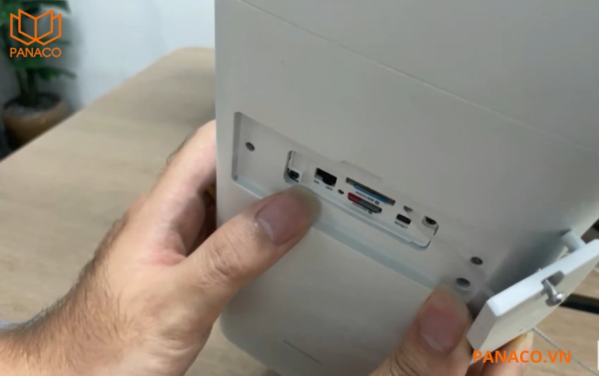 DS-2XS2T47G1-LDH/4G/C18S40 hỗ trợ khe cắm thẻ microSD 256GB