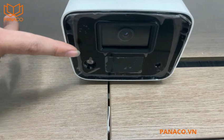 DS-2XS2T47G1-LDH/4G/C18S40 tích hợp đèn ánh sáng trắng tầm xa 10m - 30m