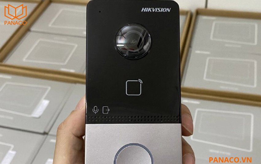 DS-KV6113-PE1 được trang bị cảm biến hình ảnh có độ phân giải 2MP