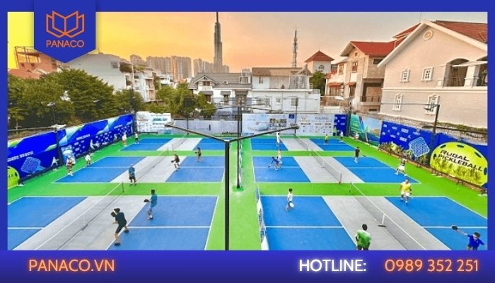 Lắp đặt camera sân Pickleball trên cao để giám sát toàn diện