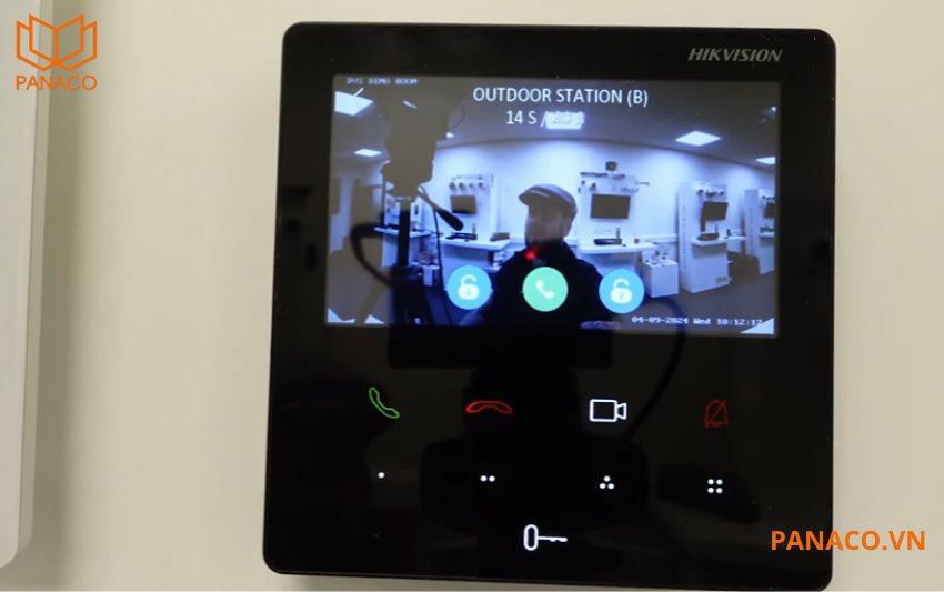 Màn hình DS-KH6110-WE1 hỗ trợ đàm thoại 2 chiều