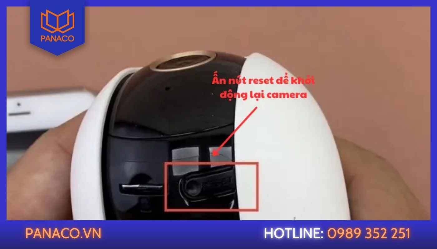 Reset lại camera để khắc phục tình trạng camera Wifi không xoay được