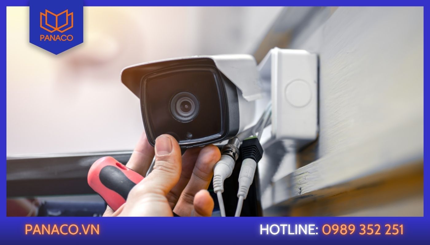 Vệ sinh, bảo dưỡng camera Wifi định kỳ để tránh lỗi không xoay được