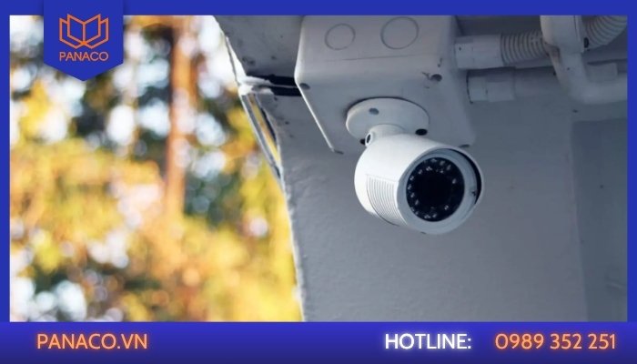 Lắp camera ngoài trời ở các vị trí ban công có mái che trong nhà