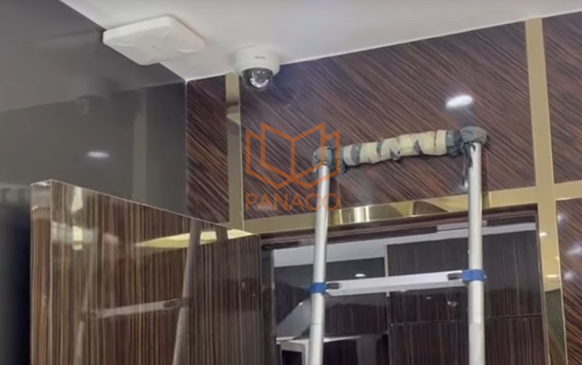 02 camera tại quầy lễ tân