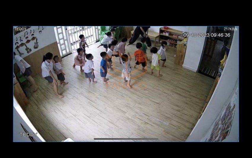 Phụ huynh có thể quan sát con em trực tiếp qua điện thoại