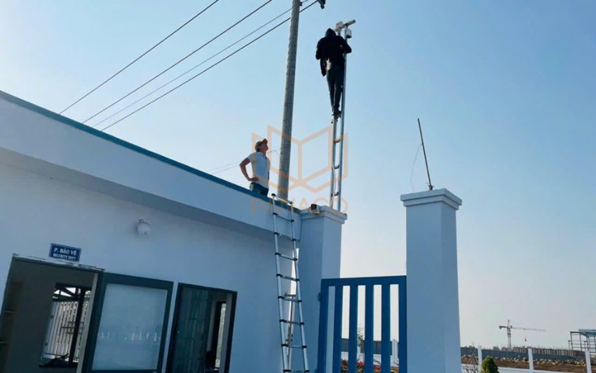 Kỹ thuật viên Panaco lắp camera giám sát