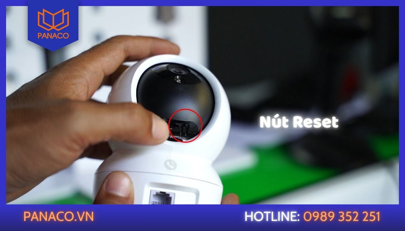 Cách khắc phục camera Ezviz báo đèn đỏ - nhấn nút reset camera Cách khắc phục camera Ezviz báo đèn đỏ - nhấn nút reset camera
