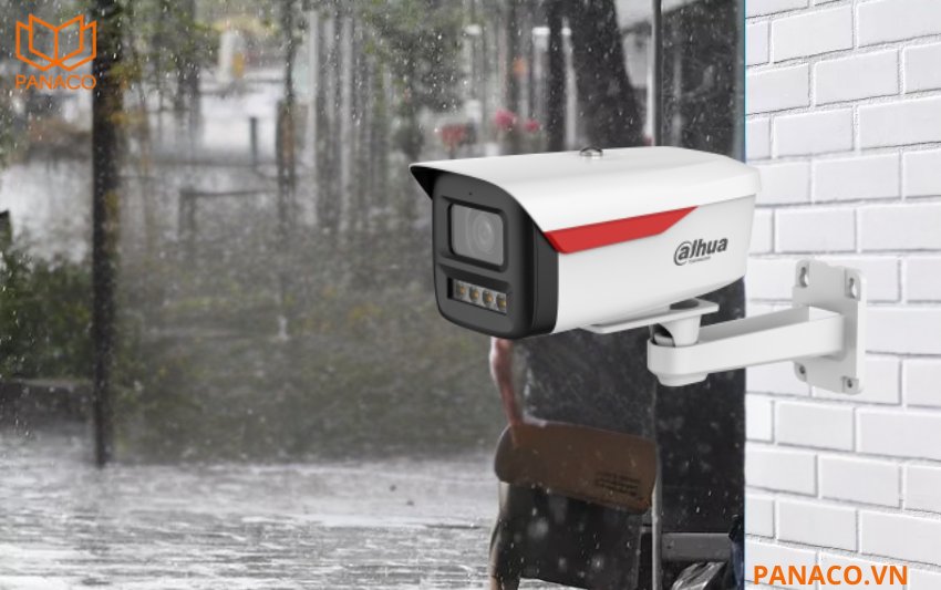 Vỏ kim loại không chỉ giúp camera tản nhiệt tốt hơn mà còn hạn chế tối đa tác động từ môi trường như nắng nóng, mưa gió