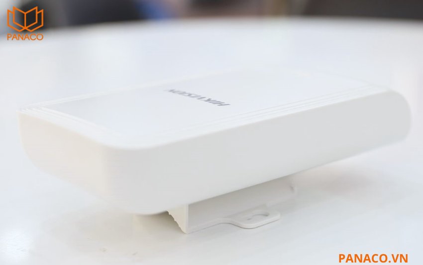 DS-3WF3000-EI-5AC/P có khoảng cách truyền lên đến 3km