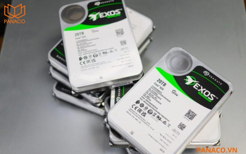 KX-EAi4K816128N4 hỗ trợ tối đa mười sáu ổ cứng, mỗi ổ lên đến 20TB