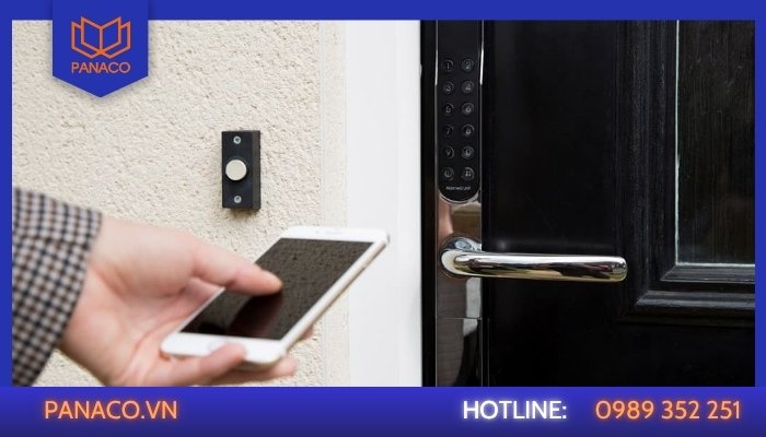 Khóa cửa điều khiển từ xa