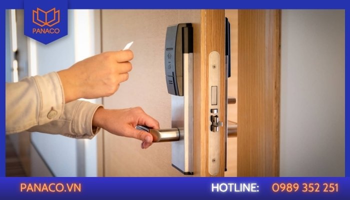 Khóa cửa khách sạn