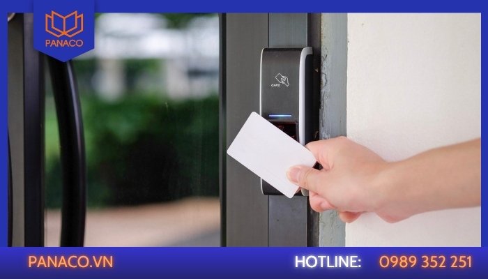 Khóa cửa thẻ từ là dòng khóa mở cửa bằng thẻ từ (RFID hoặc Mifare)