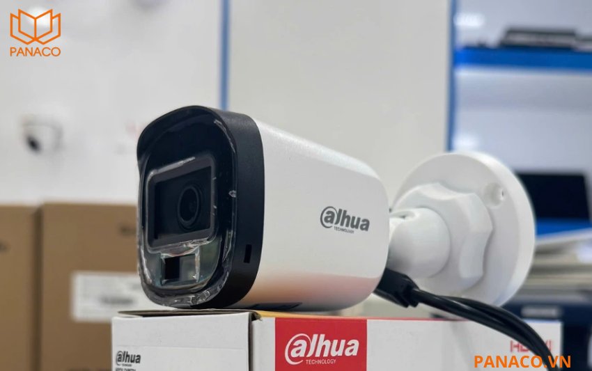 Camera DH-HAC-B2A21P-U-IL-A tích hợp mic cho phép nghe rõ âm thanh xung quanh khu vực quan sát