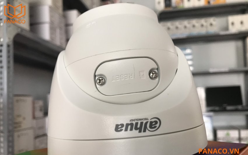 Camera hỗ trợ khe cắm thẻ nhớ lên tới 256GB, cho phép lưu trữ trực tiếp ngay trên thiết bị