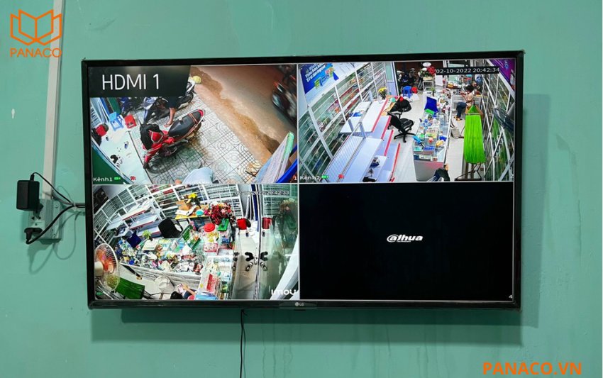 DHI-NVR5208-8P-EI có khả năng chia hình từ 1 đến 9 khung và xem lại đồng thời 8 camera cùng lúc