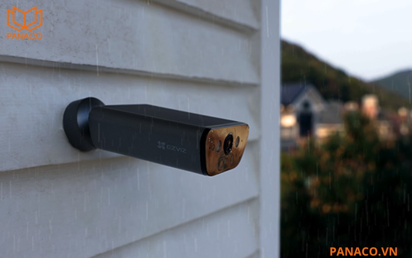 EZVIZ EB5 4K sở hữu lớp vỏ bảo vệ đạt tiêu chuẩn IP65