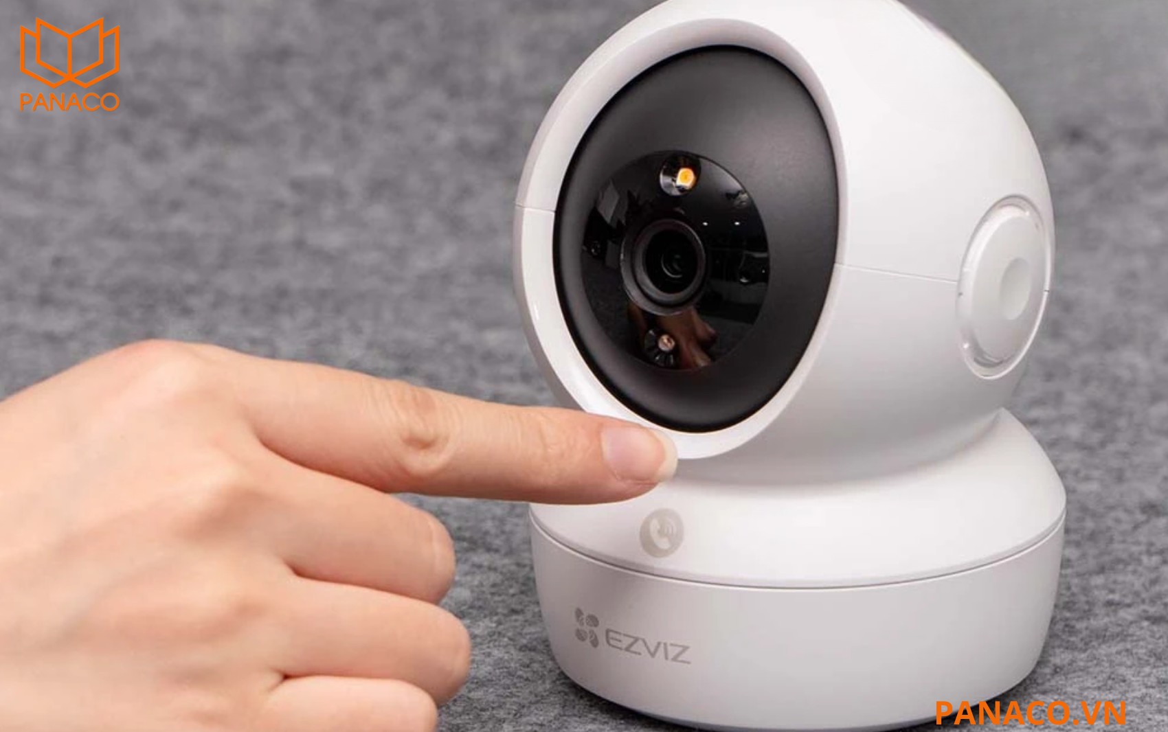 Ezviz H6C Pro 2K hỗ trợ đàm thoại hai chiều với nút cảm ứng tiện lợi