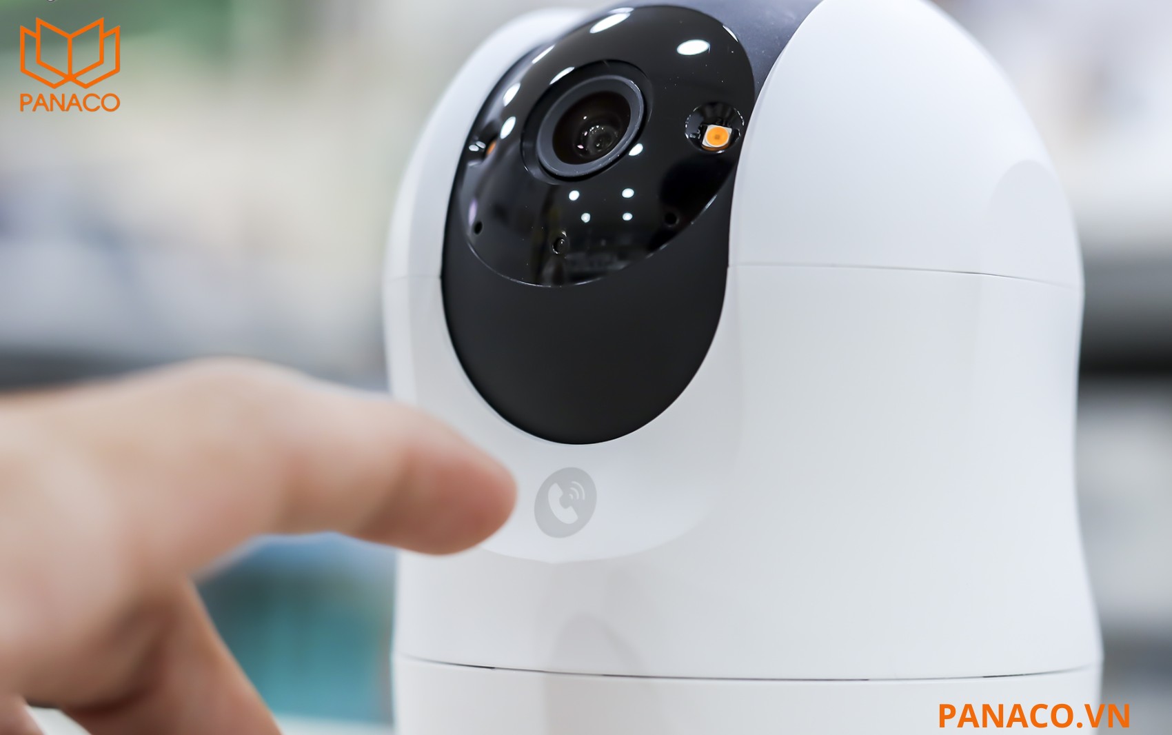 Ezviz C6N G1 3K hỗ trợ đàm thoại hai chiều thông qua ứng dụng Ezviz